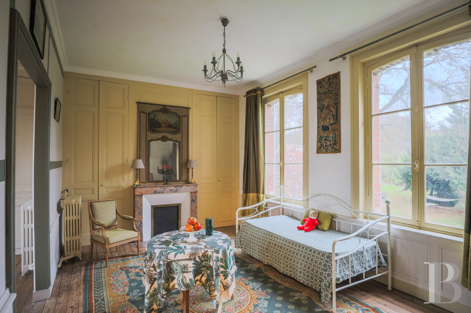 Dans le  Calvados, au pied de la  Basilique de Lisieux un manoir médiéval du 16e siècle - photo  n°21